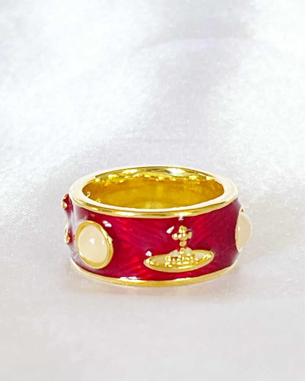 VIVIENNE WESTWOOD Ring Band Red Enamel Signature Orb Logo Gold Plated Pearl Bead